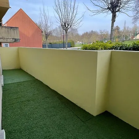 Petit Cocon 2p Avec Piscine Et Parking Prive !