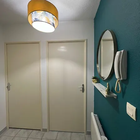 Petit Cocon 2p Avec Piscine Et Parking Prive !